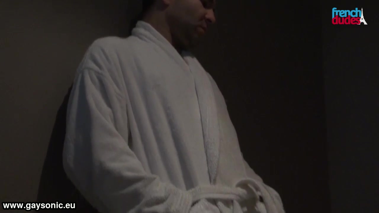 Too hot in the sauna! - Gay Porn HD Online